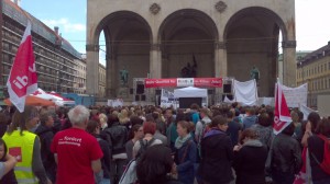 Demonstration für Kitas auf dem Odeonsplatz in München am 16. Juli 2012